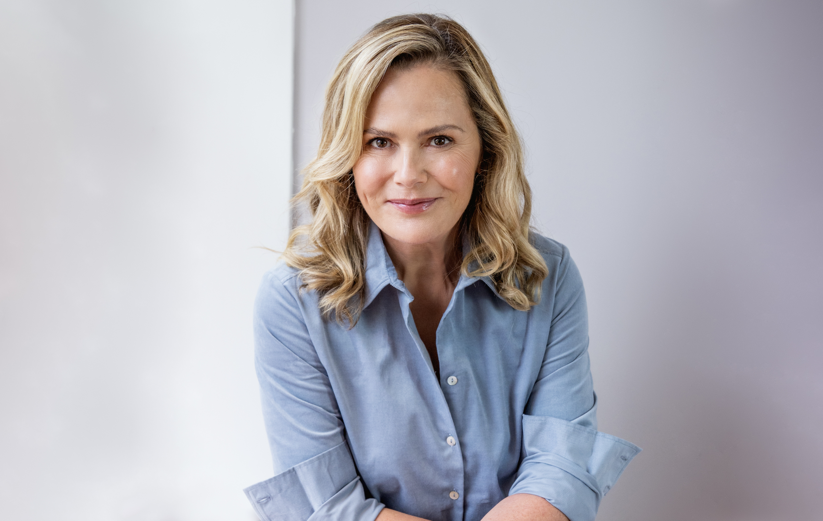 Liz Earle headshot wide angle