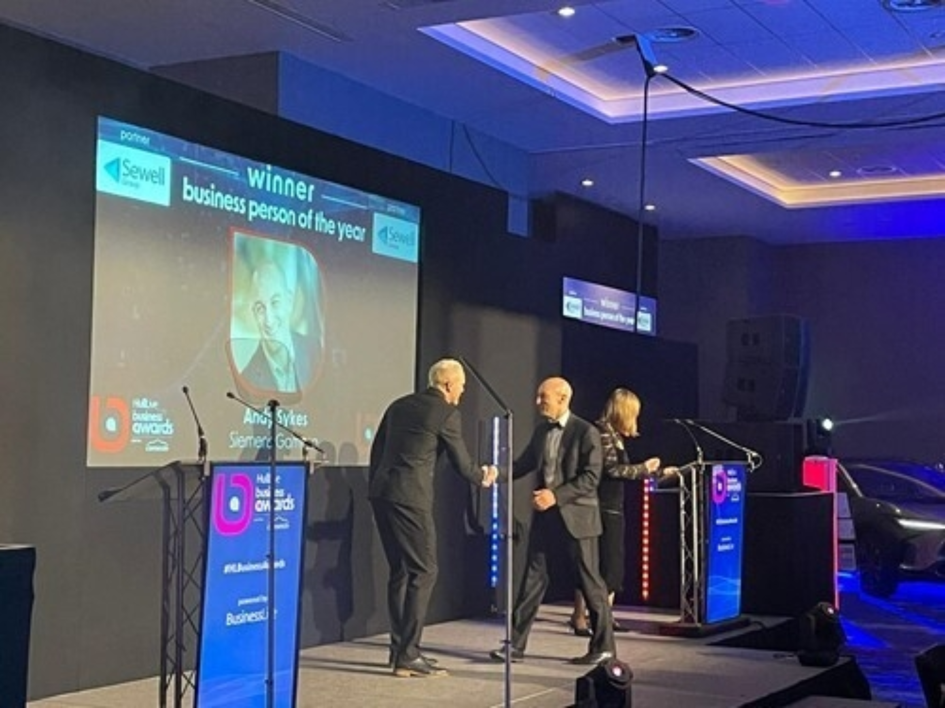 Whatsapp image 2023 11 16 at 223133 d60d32fe andy sykes siemens gamesa hull live business awards 2023